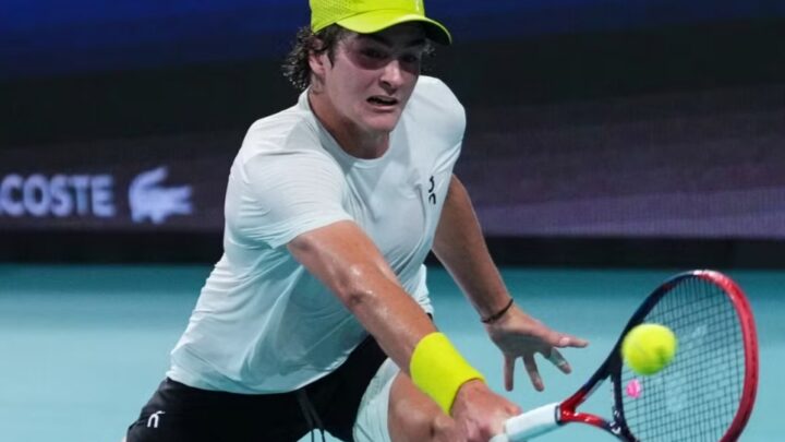 João Fonseca foi derrotado pela superioridade física do australiano Alex de Minaur