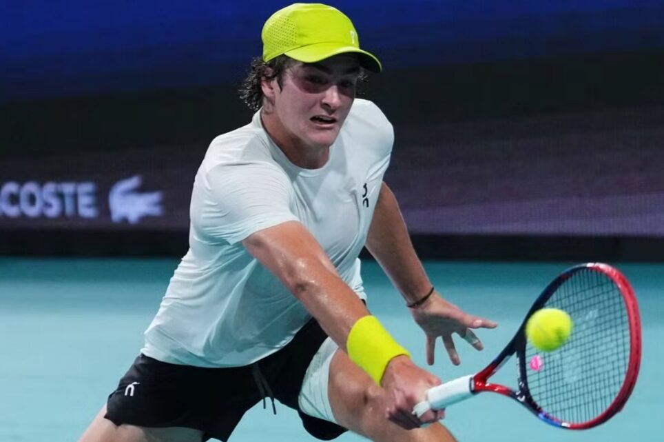 João Fonseca foi derrotado pela superioridade física do australiano Alex de Minaur