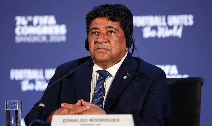 O tempo passa, o tempo voa, e a farra com o dinheiro do futebol brasileiro continua numa boa