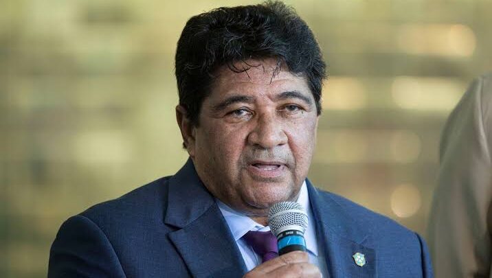 Senador Izalci Lucas protocola convite para que presidente da CBF explique uniforme vermelho